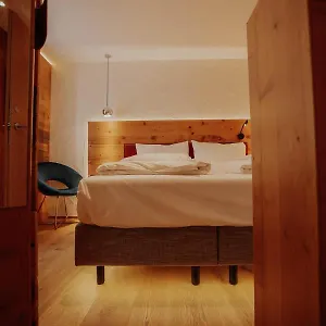 Altstadtmittehotel Sonne Dinkelsbuehl